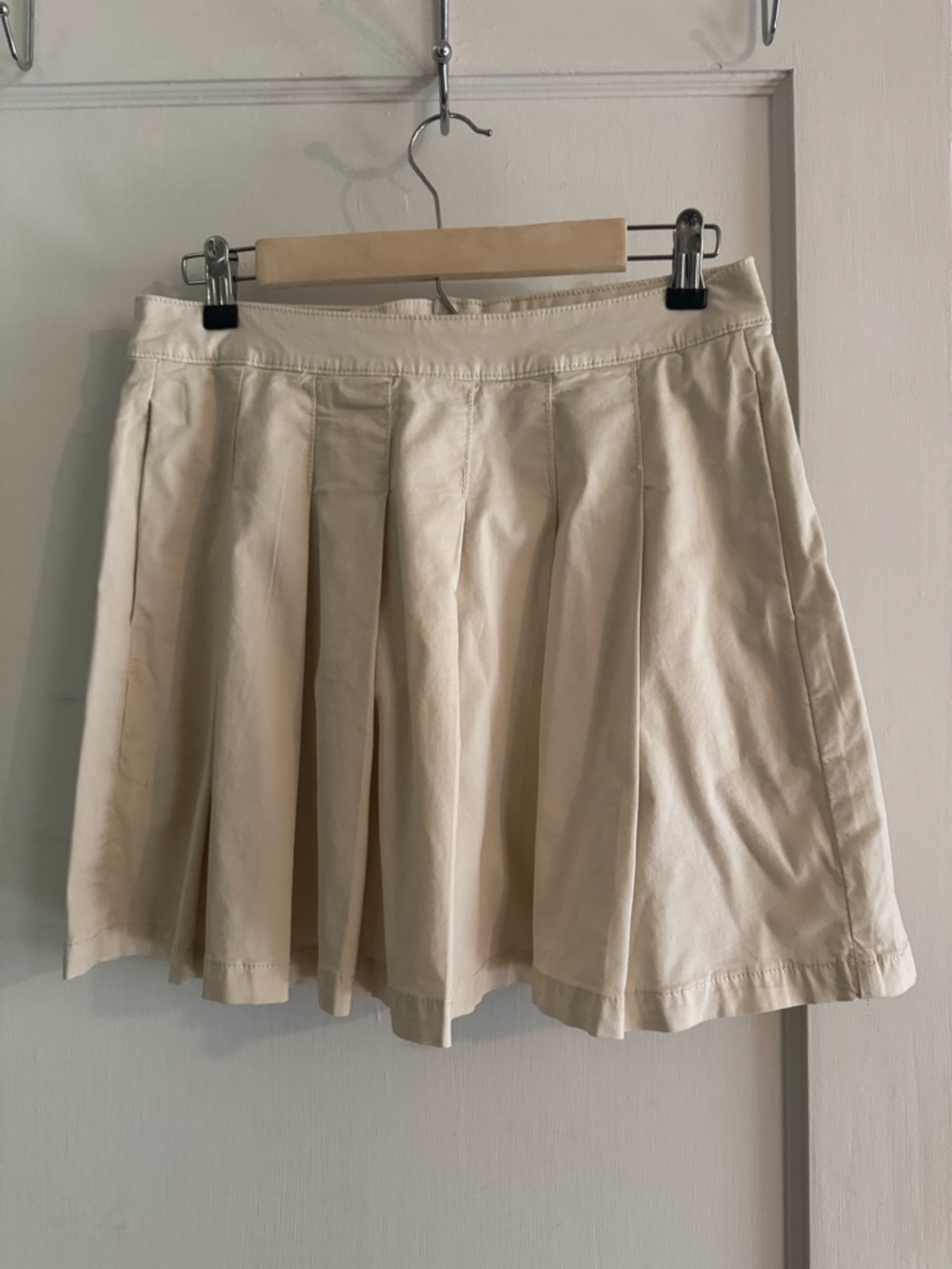 American Eagle Outfitters Cream Pleated Mini Skirt